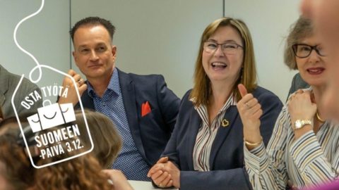 Tieturilaiset tiimipalaverissa