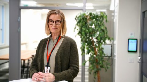 Merja Broström-Hujanen on tiimihenkeä arvostava majakkabongari.
