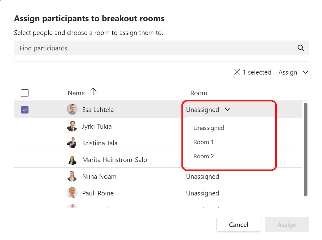 Voit lisätä pienryhmätilojen osallistujat manuaalisesti valitsemalla huoneen alasvetovalikosta.